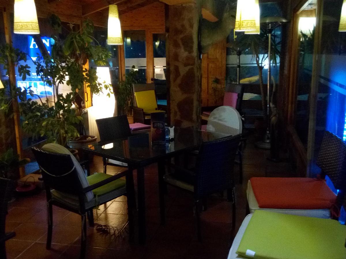 Hostal Sierra De Baza Buitenkant foto