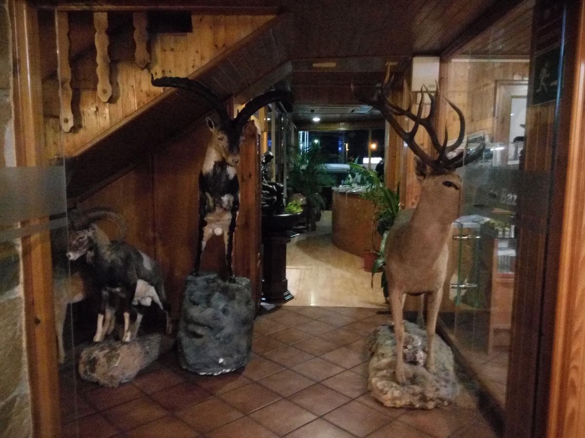 Hostal Sierra De Baza Buitenkant foto